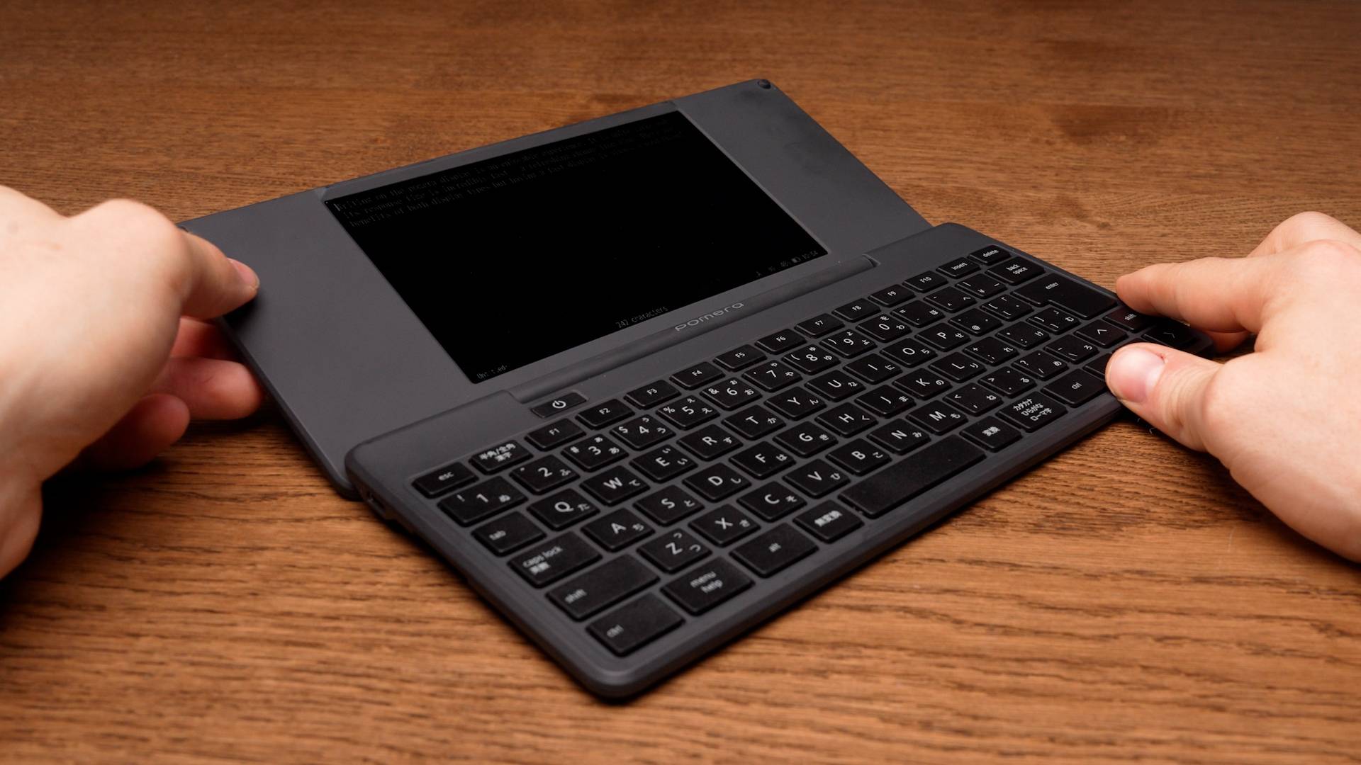 Pomera ergonomics in use